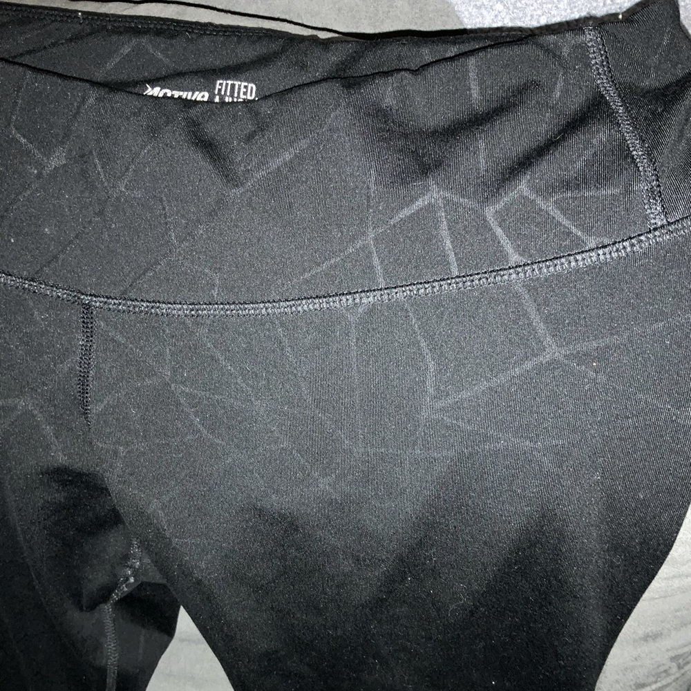 Old Navy fitted leggings size large black with cracked / black geo print